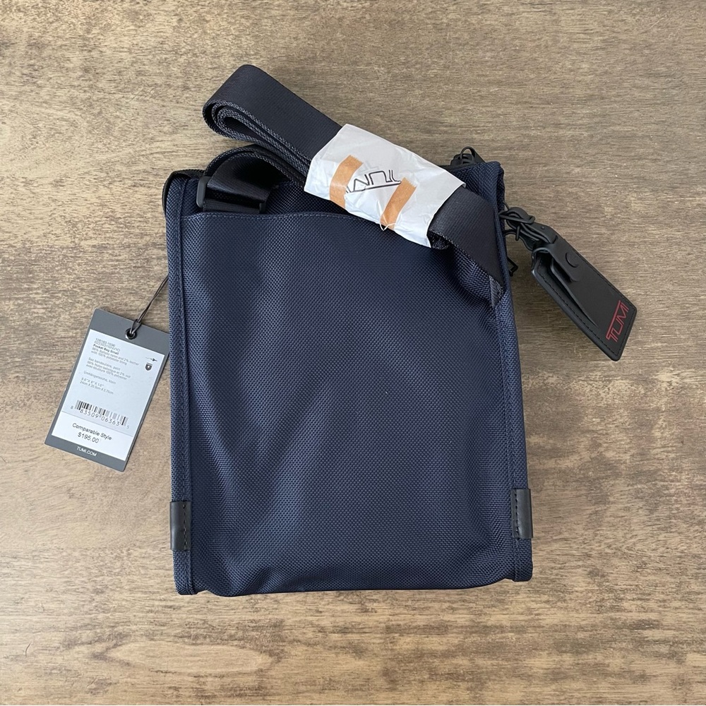 NWT TUMI Men's Navy Crossbody Bag - Picture 3 of 8